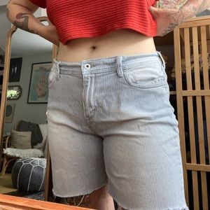 Pinstripe Levi’s white tab mid-rise cutoffs